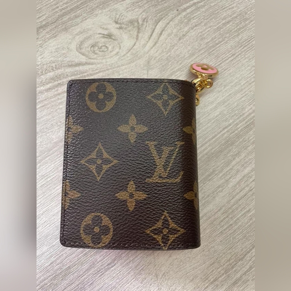 Louis Vuitton Charms Pocket Wallet - Picture 3 of 14
